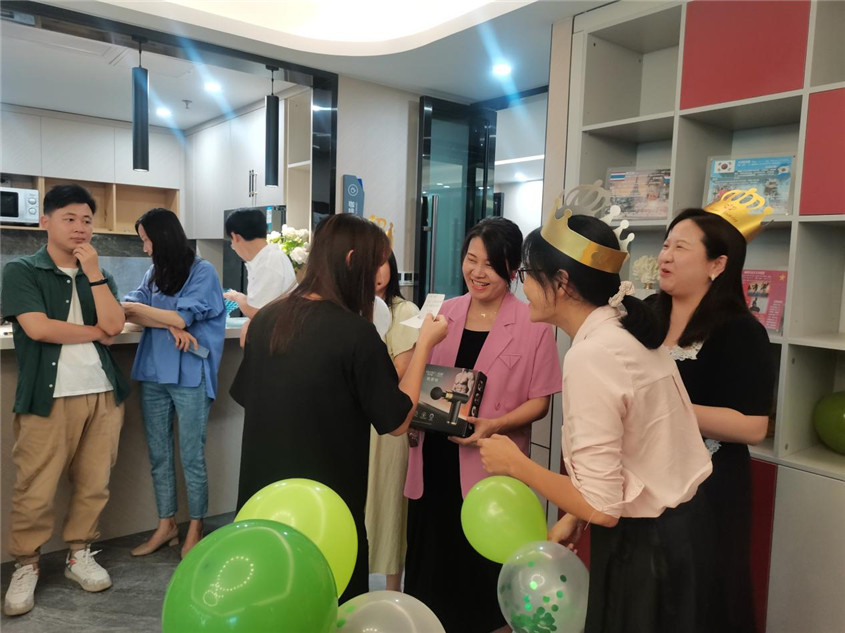 ����Ծ����ɫ������